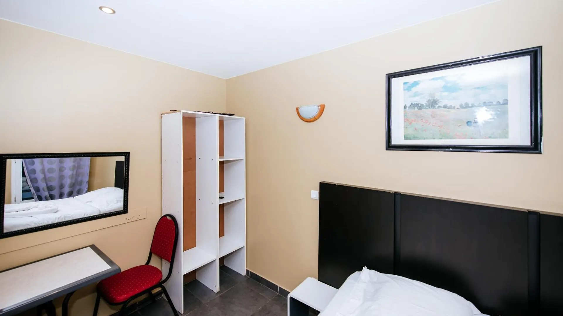 Hotel De La Poste Paris