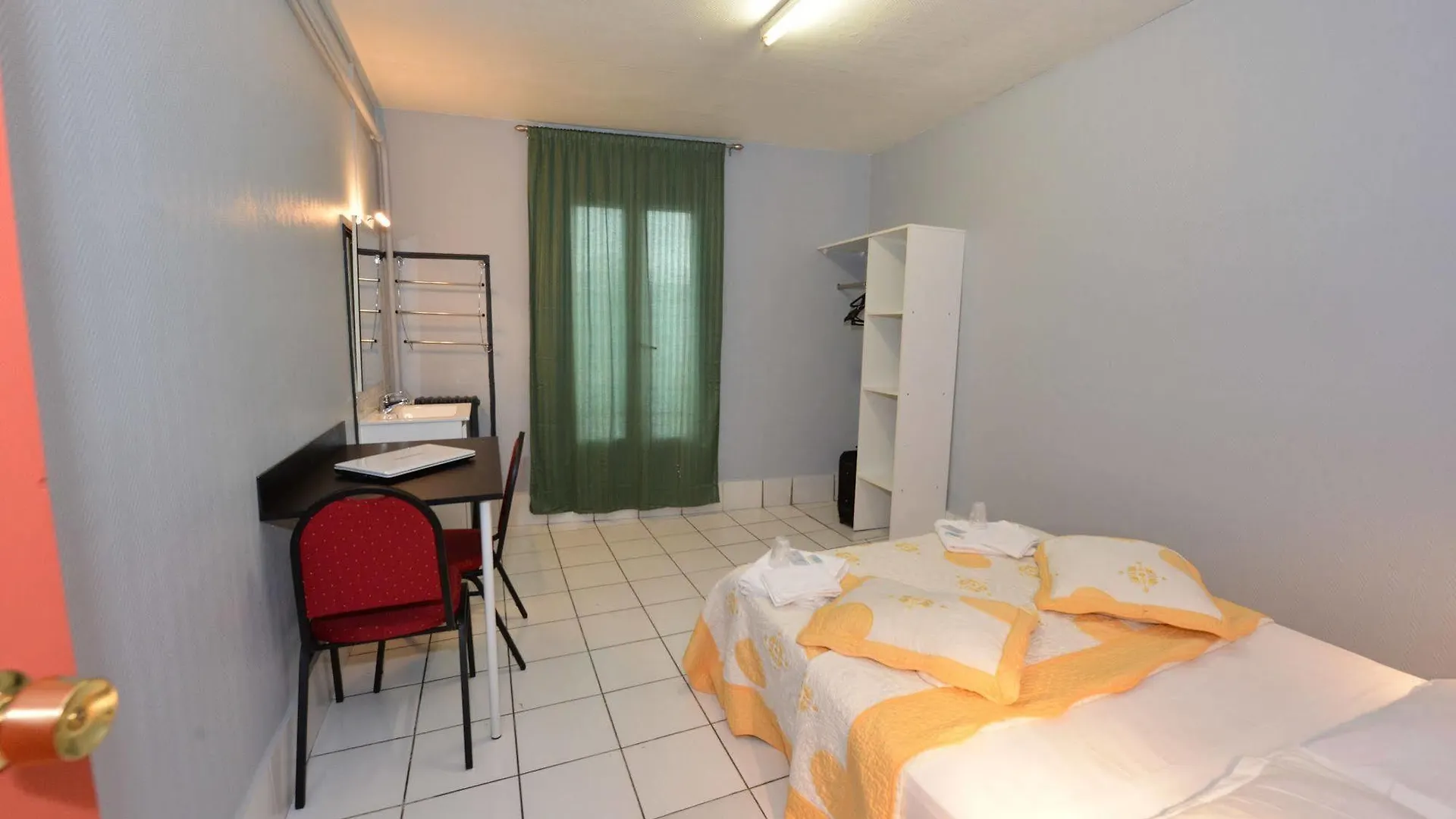 Hotel De La Poste Paris